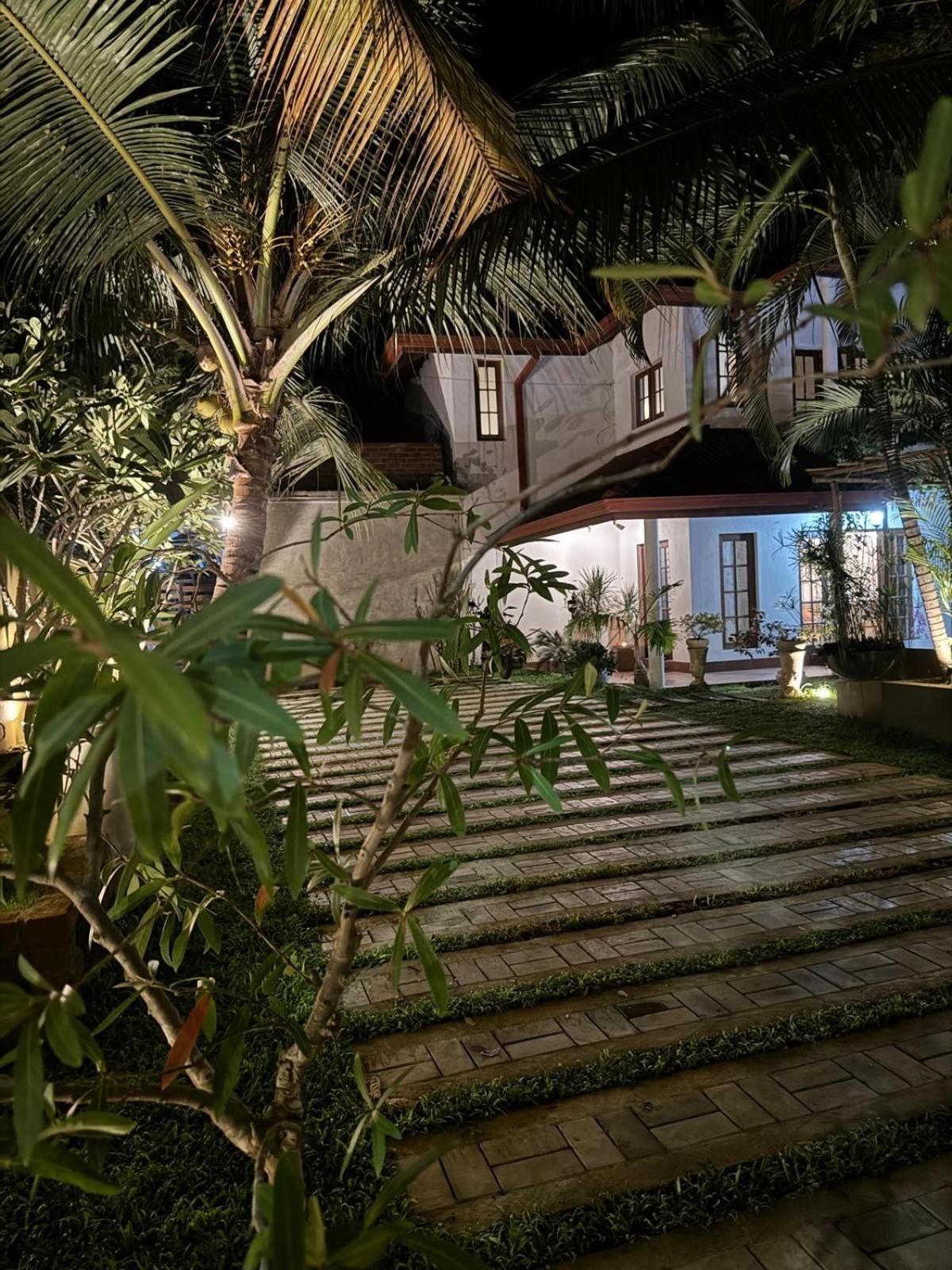 Kingcity Resort Anuradhapura Bagian luar foto