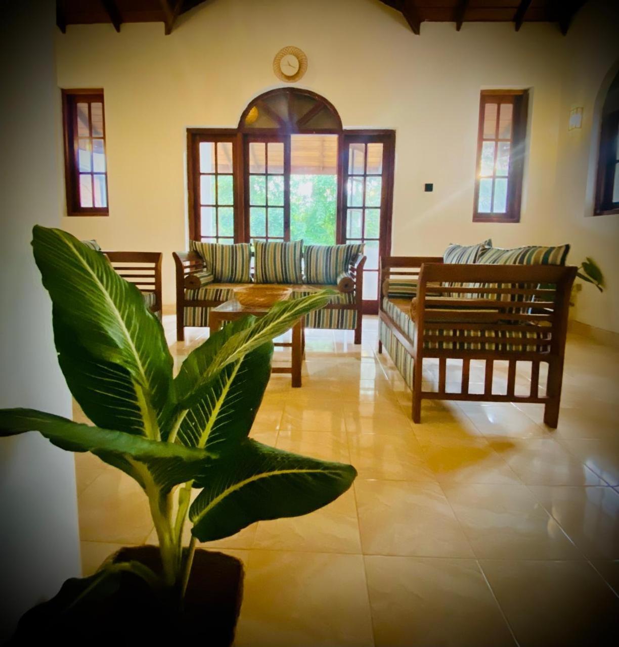Kingcity Resort Anuradhapura Bagian luar foto