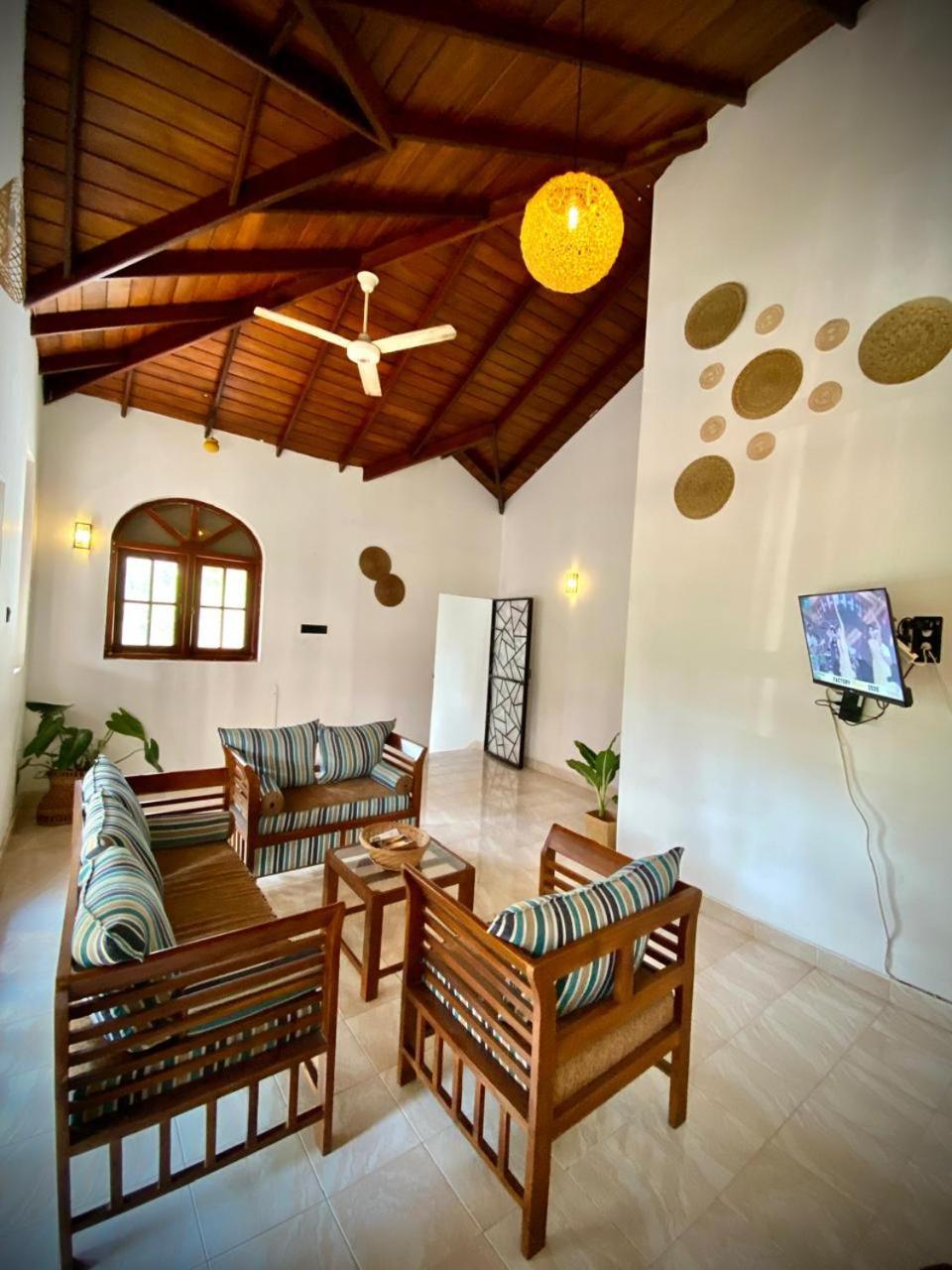 Kingcity Resort Anuradhapura Bagian luar foto